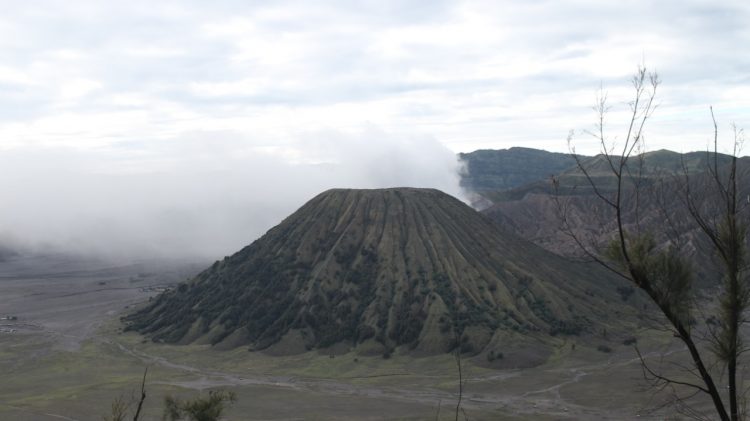 Gunung Bromo: Warisan Kekayaan Alam dari Masa Lampau dan Spot Paling Romantis di Jawa Timur -